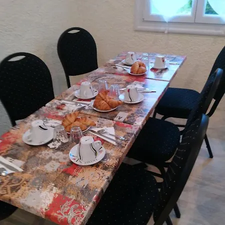 Hotel Au Charme Du Levat 2*